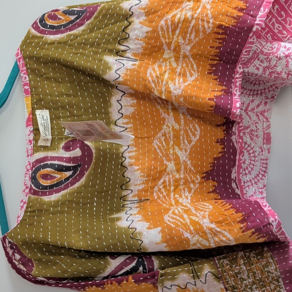 Free Size. Abundance Crop Kantha Bae - Picture 13 of 15